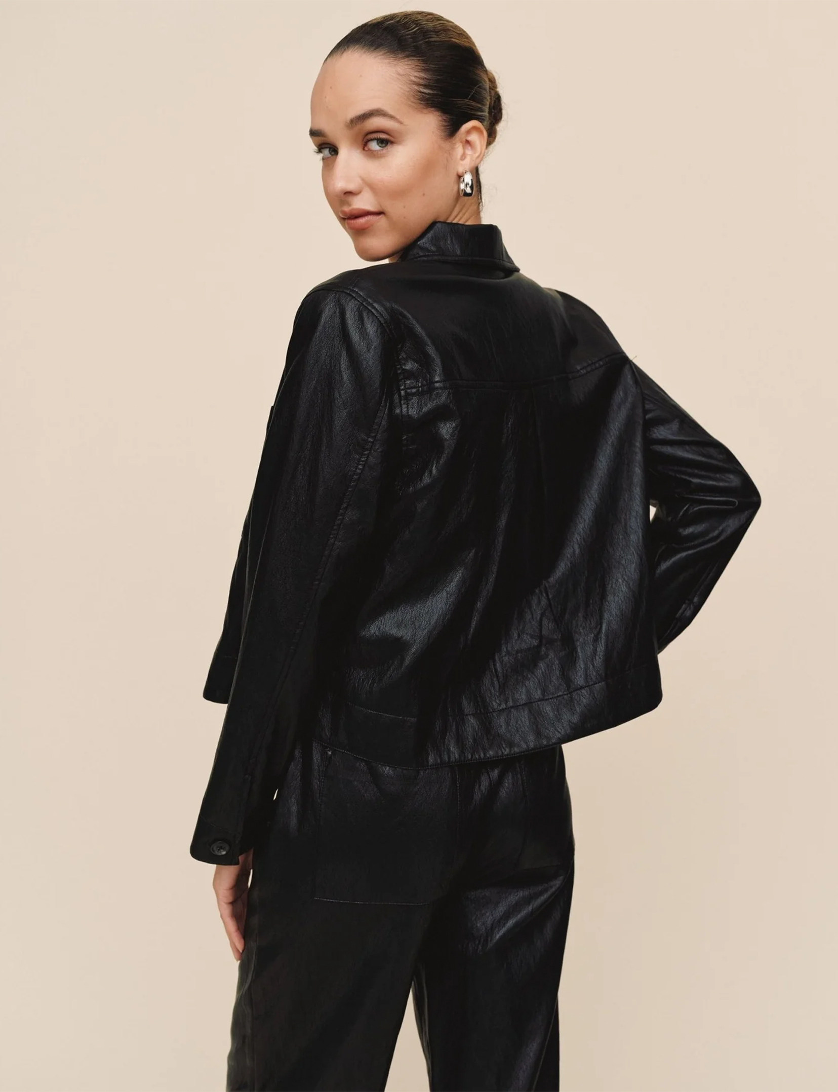 Crop Pocket Button Down, Black