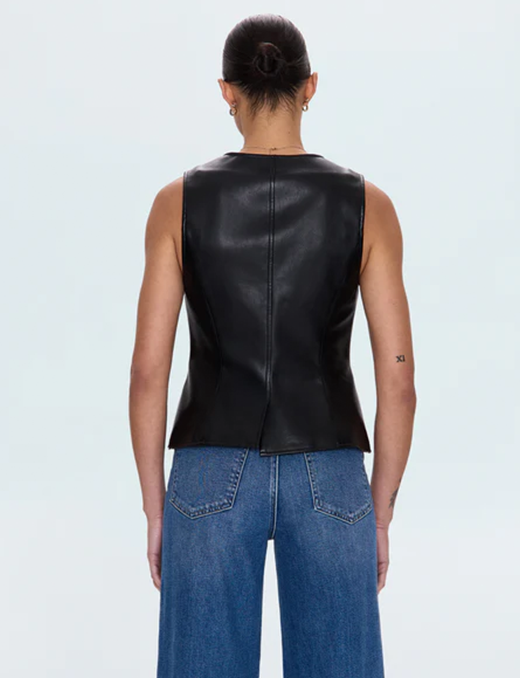 Danica Vest, Onyx